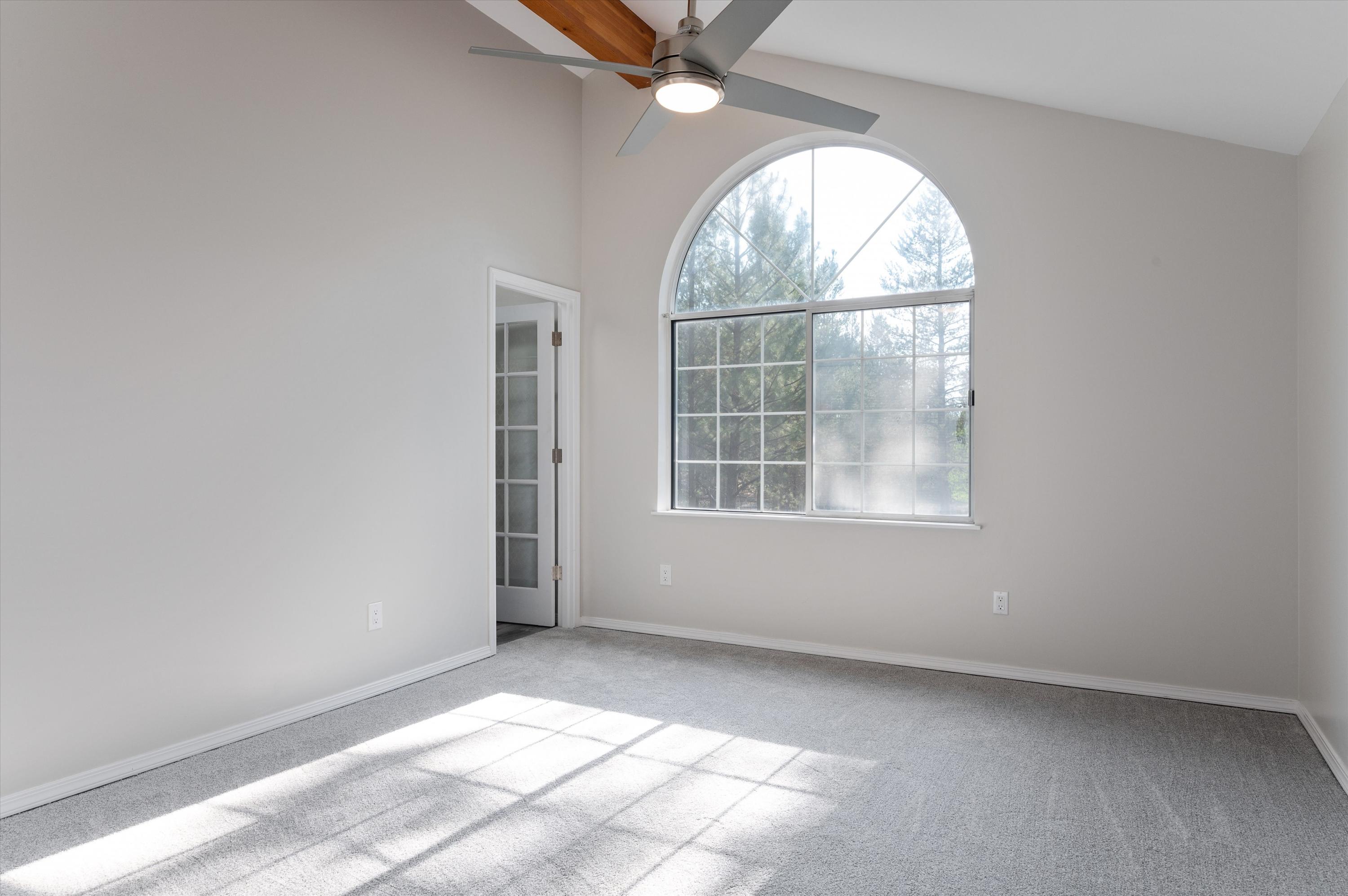 52606 Skidgel Road La Pine, OR 97739 - Photo 23 of 40 Second floor en suite bedroom 1