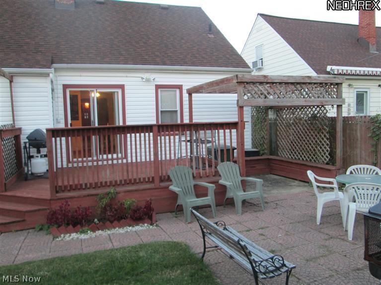 6915 Ridgewood Avenue Parma, OH 44129 - Photo 4 of 25