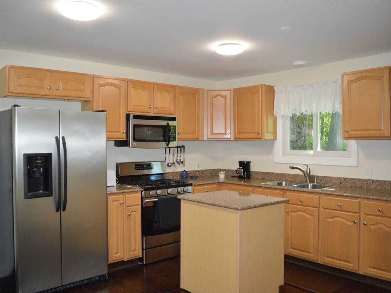 1398 East Hill Road Williston, VT 05495 - Photo 3 of 32