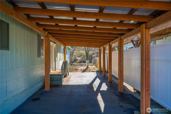 a view of entryway with a hall