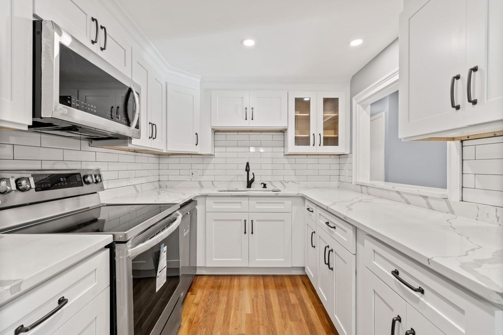 57 Jacqueline Road, Unit 2 Waltham, MA 02452 - Photo 3 of 28 Gallery Image 3