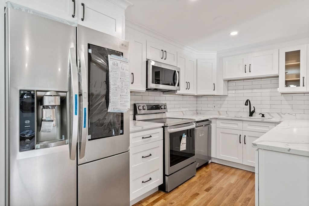 57 Jacqueline Road, Unit 2 Waltham, MA 02452 - Photo 4 of 28 Gallery Image 4