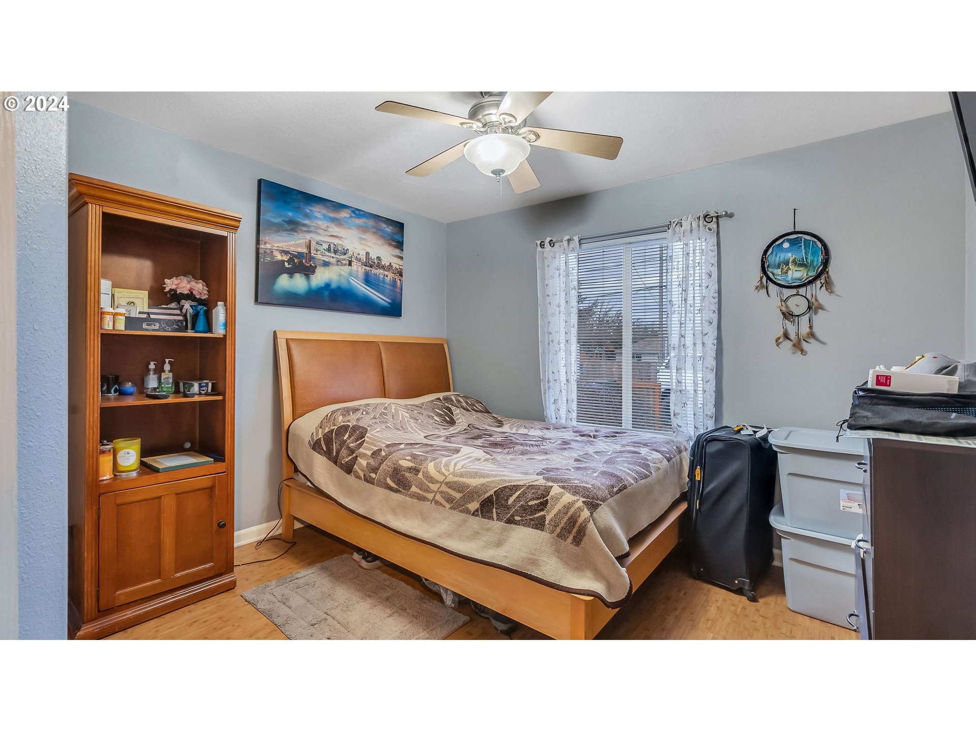 4688 Swegle Road Northeast Salem, OR 97301 - Photo 14 of 18 a bedroom with a bed and dresser
