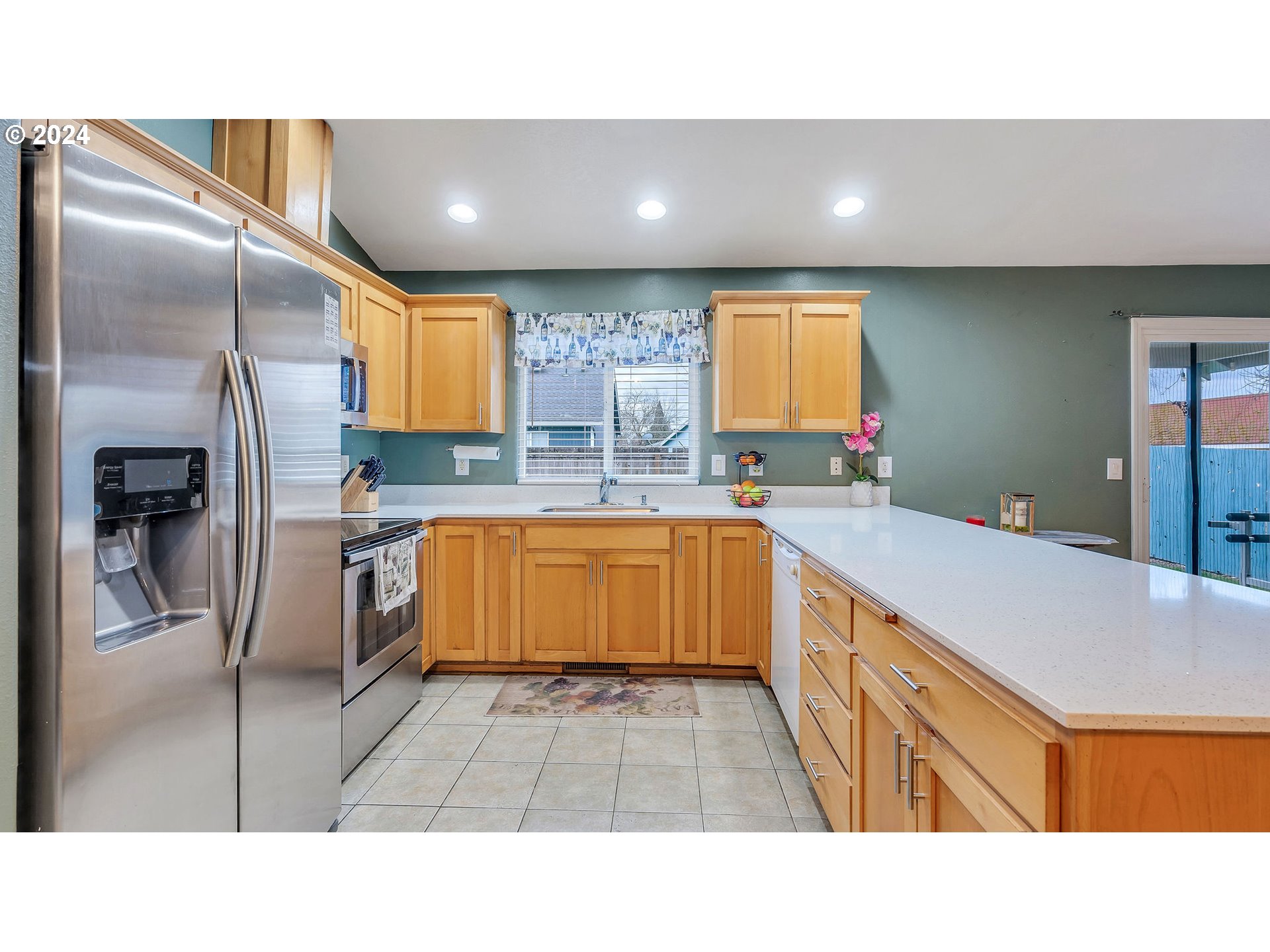 4688 Swegle Road Northeast Salem, OR 97301 - Photo 7 of 18 a kitchen with stainless steel appliances kitchen island granite countertop a sink and cabinets