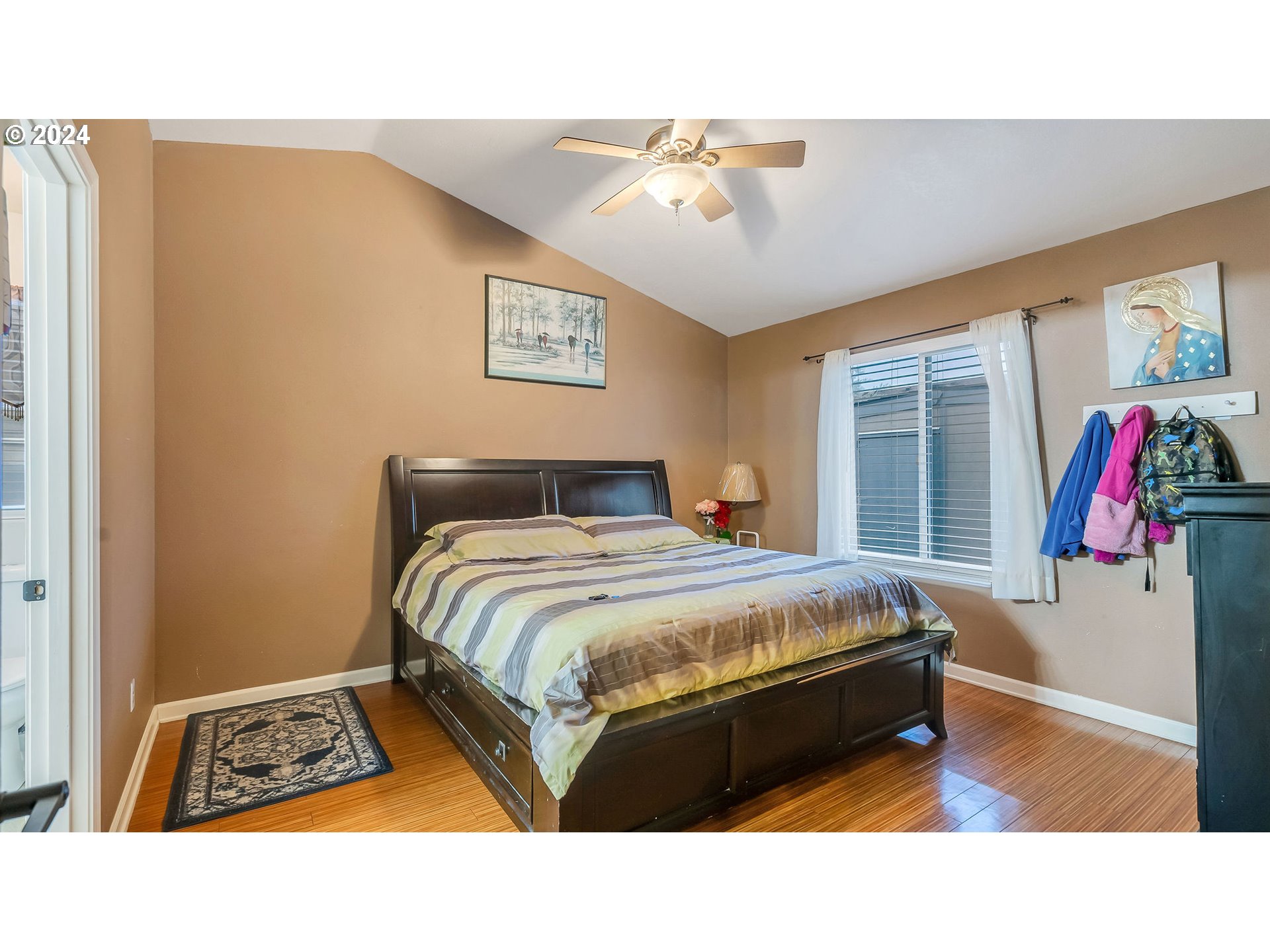 4688 Swegle Road Northeast Salem, OR 97301 - Photo 10 of 18 a bedroom with a bed and a window