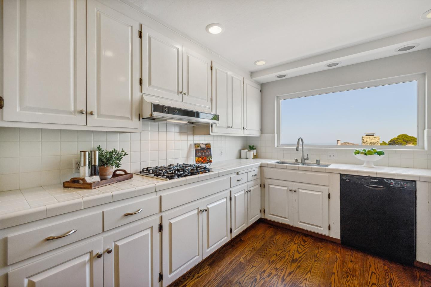 1245 Encina Drive Millbrae, CA 94030 - Photo 22 of 100