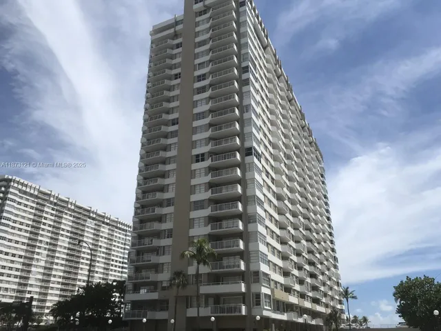 $2,000 | 1985 South Ocean Drive, Unit 3C, Hallandale Beach, FL 33009
