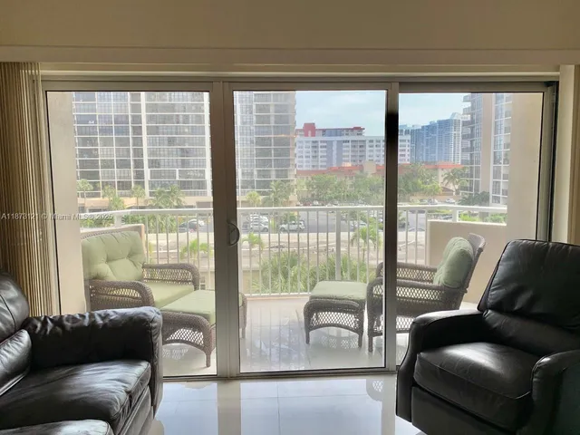 $2,000 | 1985 South Ocean Drive, Unit 3C, Hallandale Beach, FL 33009
