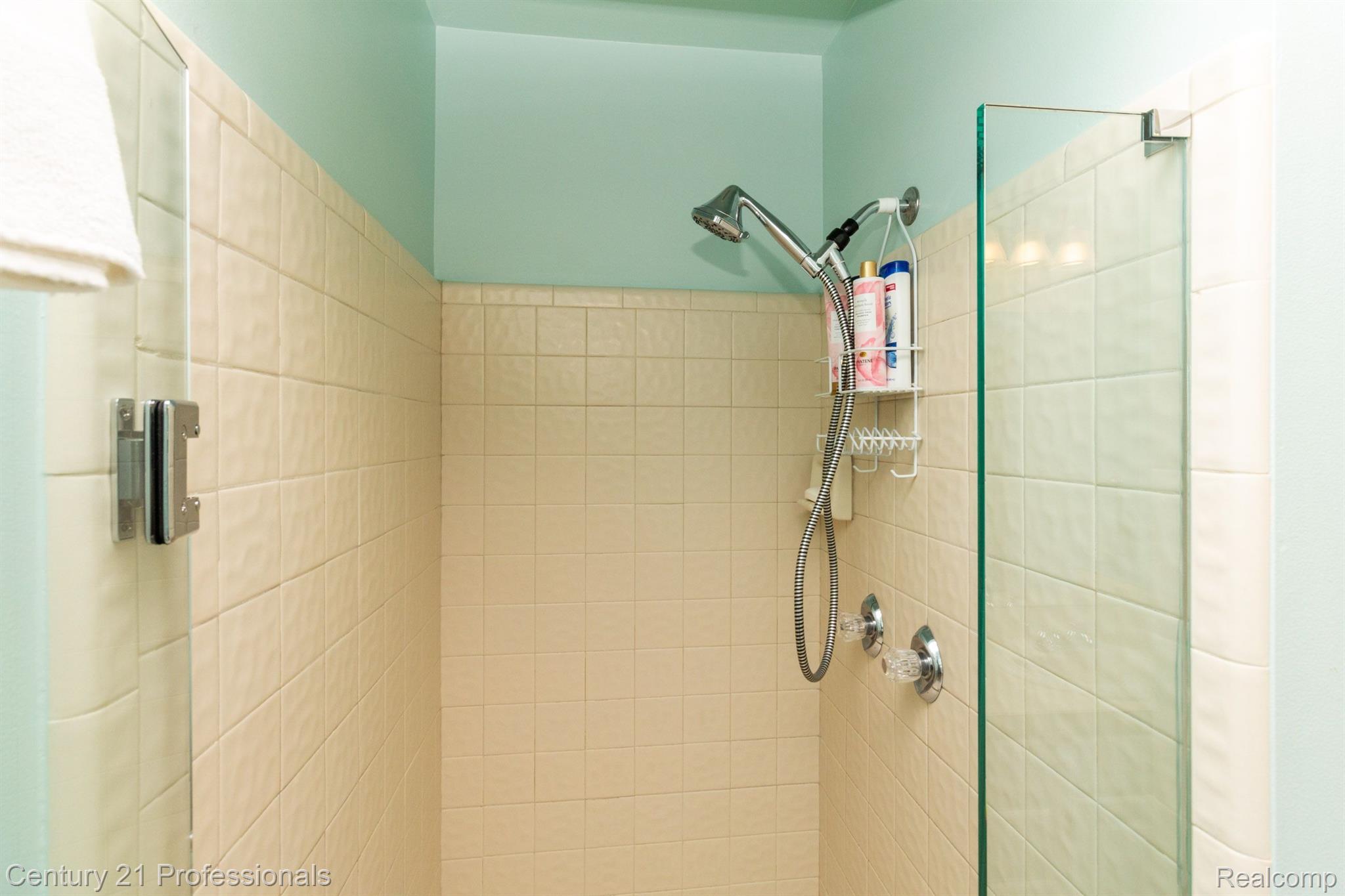 778 Lockmoore Court Rochester, MI 48307 - Photo 27 of 62 Gallery Image 27