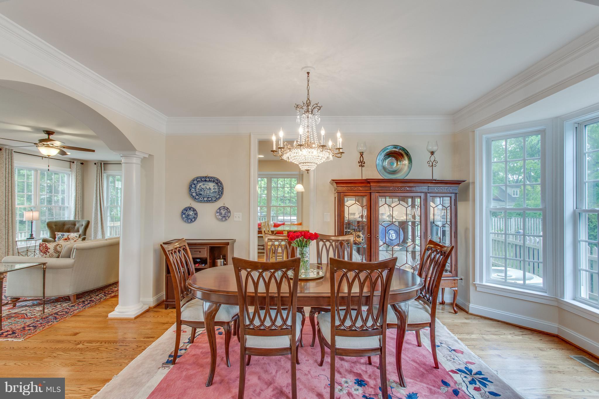 8037 Washington Road Alexandria, VA 22308 - Photo 9 of 30 5-piece crown molding