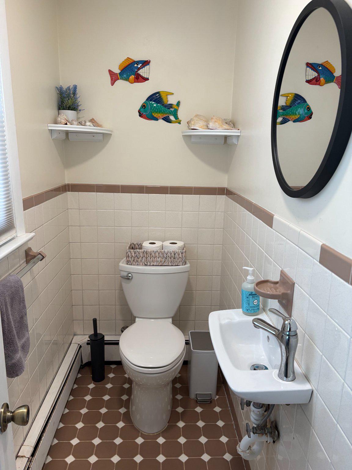 402 Grosstown Road Stowe, PA 19464 - Photo 9 of 37 Powder Room