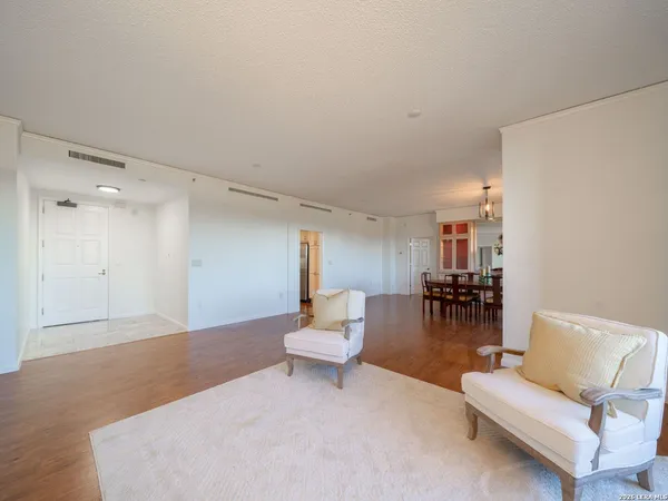 $5,936 | 1 Towers Park Lane, Unit 317, San Antonio, TX 78209