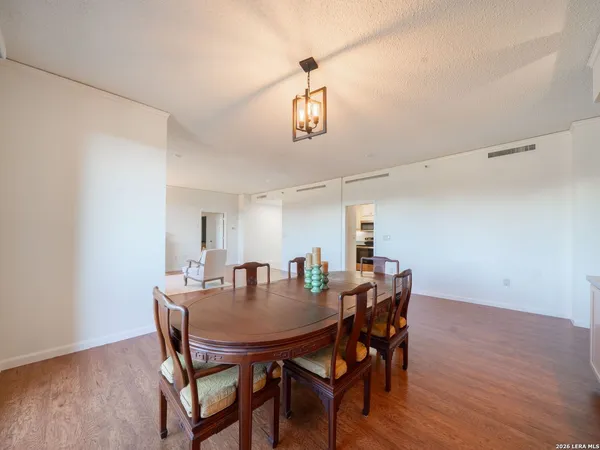 $5,936 | 1 Towers Park Lane, Unit 317, San Antonio, TX 78209