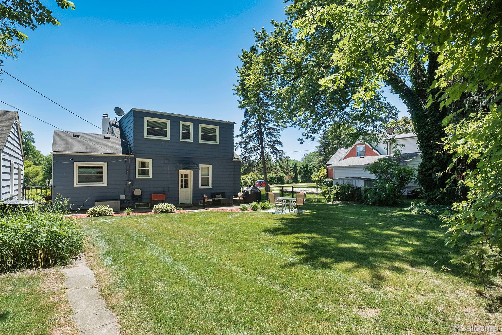 25366 Graham Road Redford, MI 48239 - Photo 4 of 25 Back of Home - 1