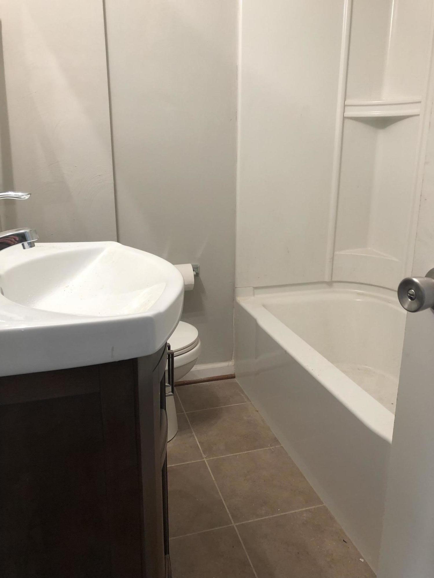 3224 Ventnor Road Southeast Roanoke, VA 24014 - Photo 13 of 16 Bathroom