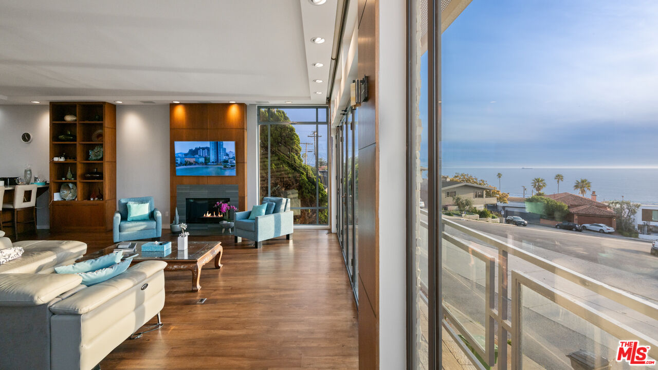 7350 Rindge Avenue Playa del Rey, CA 90293 - Photo 14 of 55 a living room with furniture and a flat screen tv
