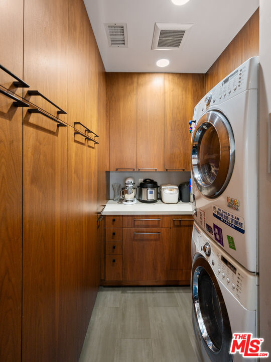 7350 Rindge Avenue Playa del Rey, CA 90293 - Photo 17 of 55 a utility room with dryer and washer