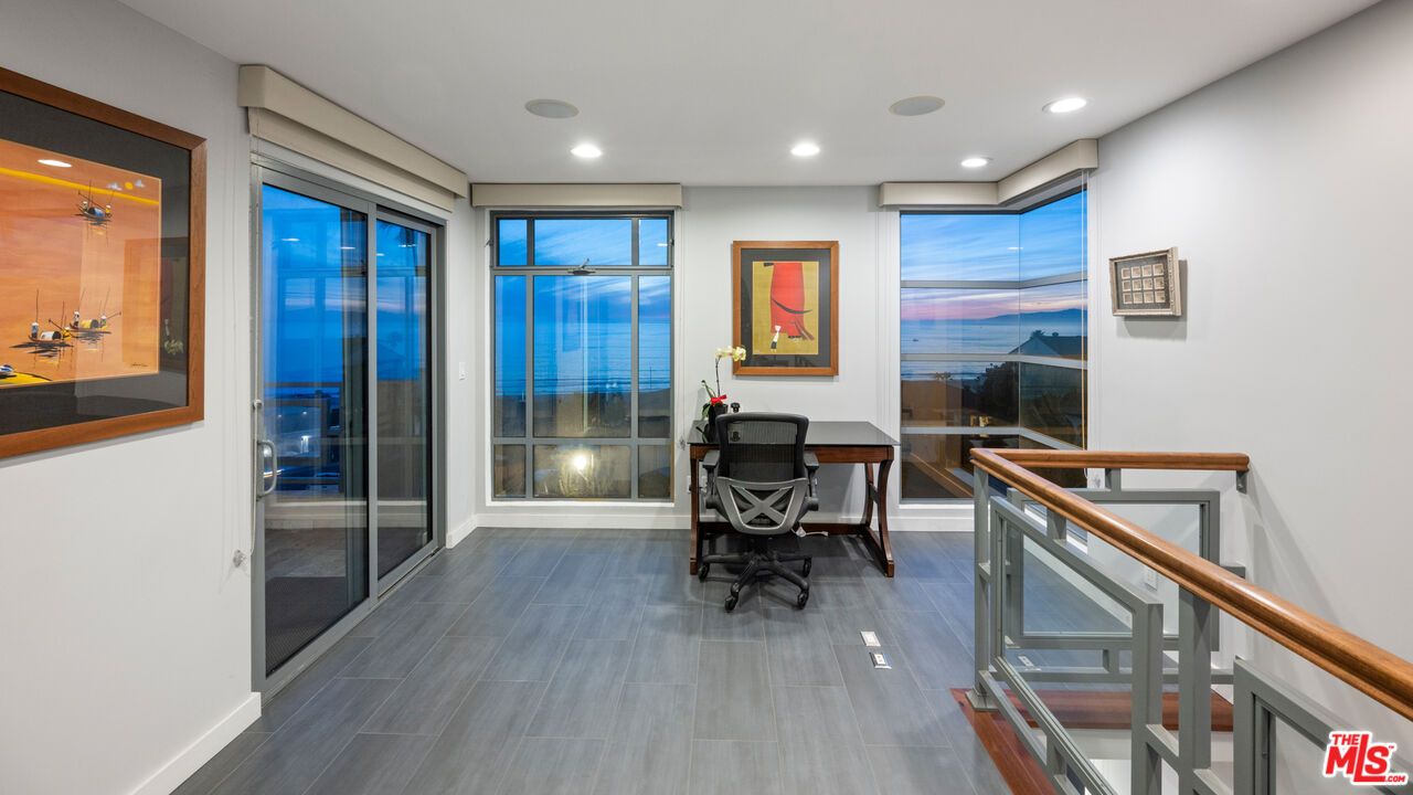 7350 Rindge Avenue Playa del Rey, CA 90293 - Photo 23 of 55 a view of a livingroom with furniture and a window