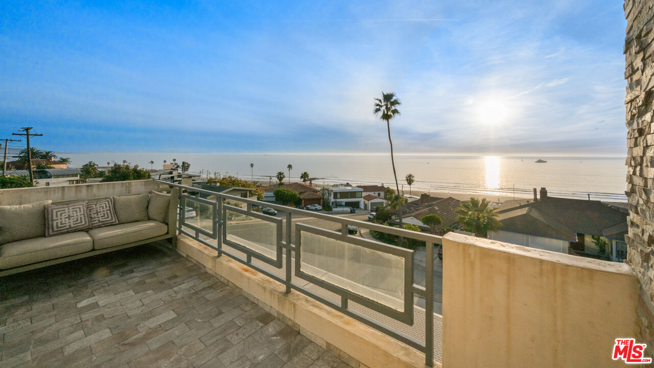 7350 Rindge Avenue Playa del Rey, CA 90293 - Photo 26 of 55 a view of a terrace