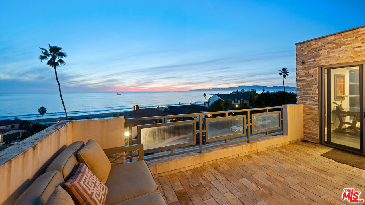 7350 Rindge Avenue Playa del Rey, CA 90293 - Photo 29 of 55 a view of outdoor space with seating