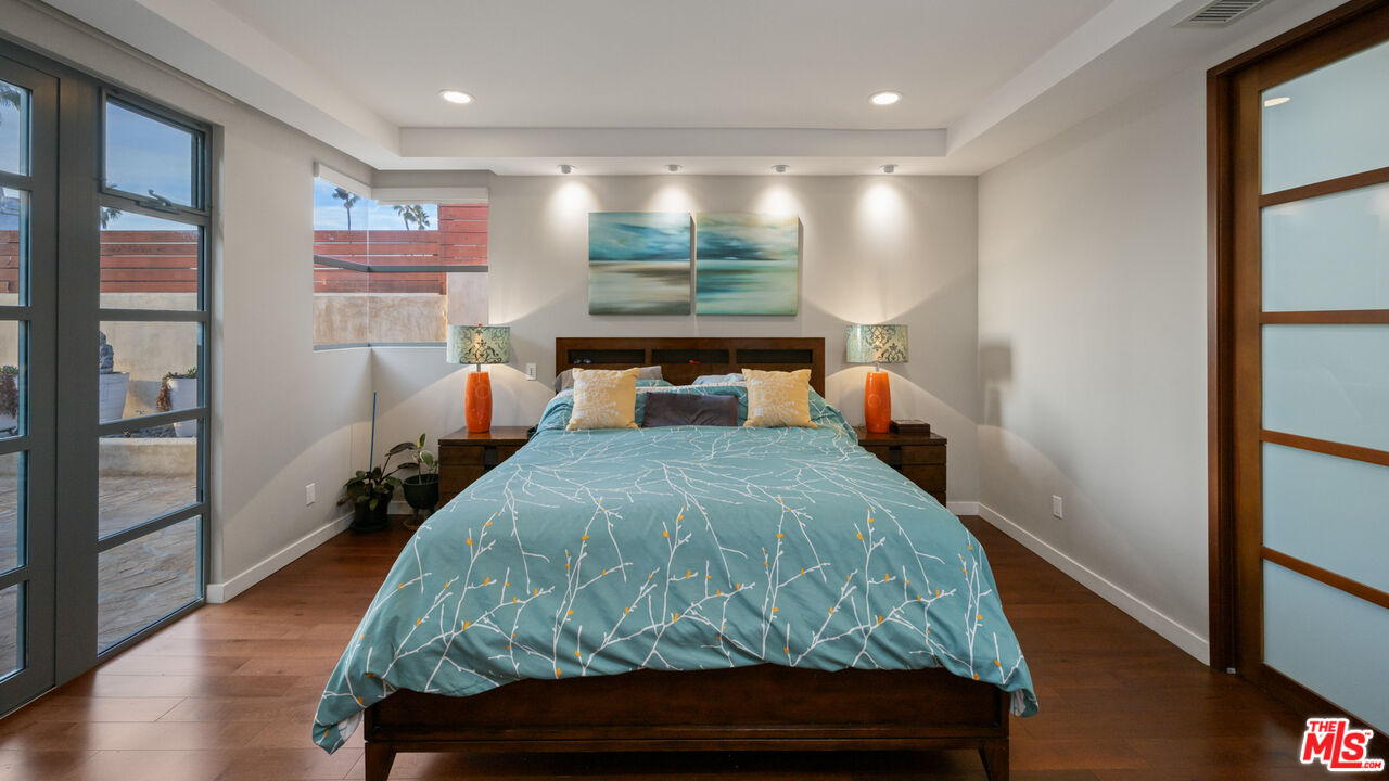 7350 Rindge Avenue Playa del Rey, CA 90293 - Photo 32 of 55 a bedroom with a bed and a window