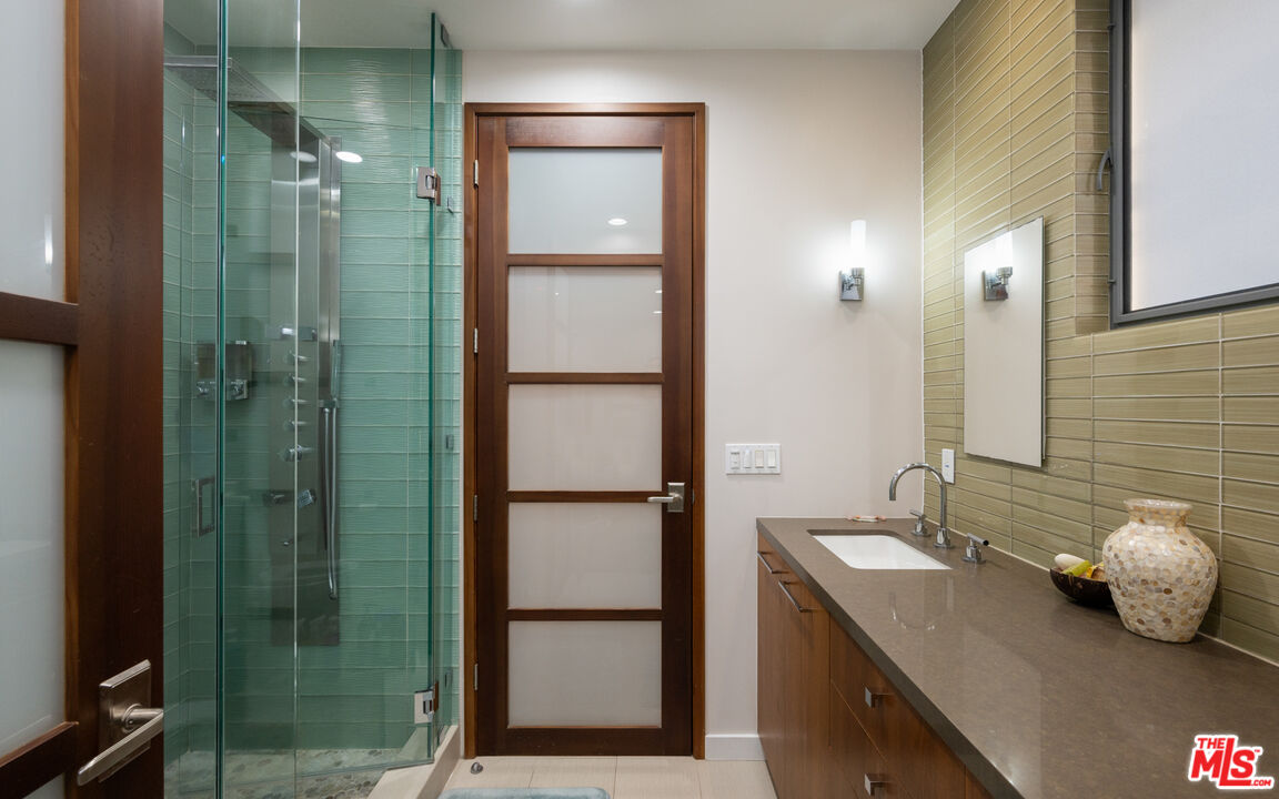 7350 Rindge Avenue Playa del Rey, CA 90293 - Photo 40 of 55 a bathroom with a sink shower and a mirror