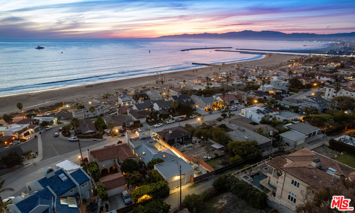 7350 Rindge Avenue Playa del Rey, CA 90293 - Photo 53 of 55 a view of a city
