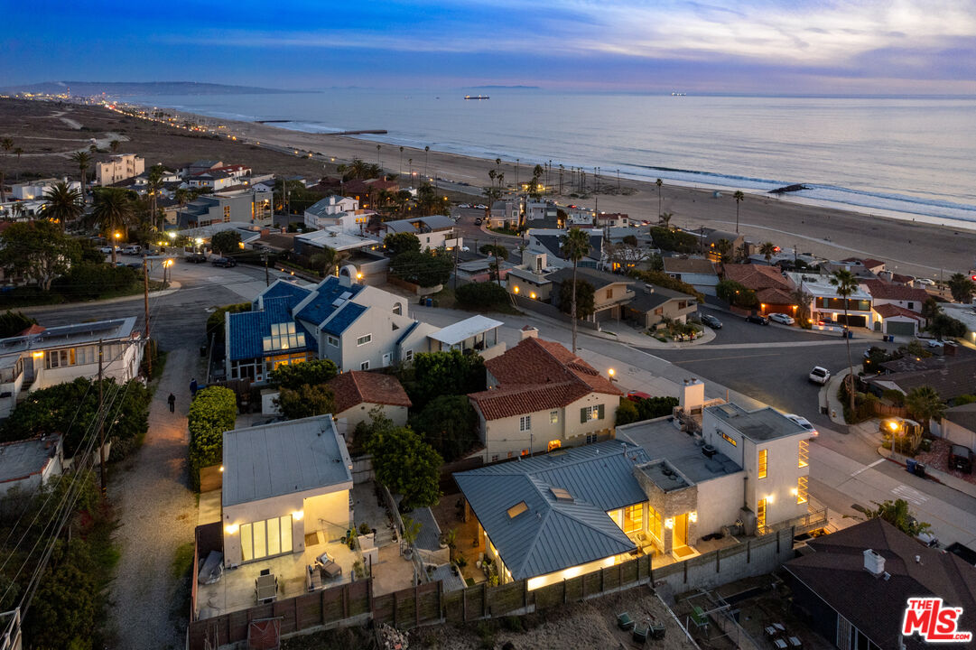 7350 Rindge Avenue Playa del Rey, CA 90293 - Photo 54 of 55 an aerial view of a building with outdoor space