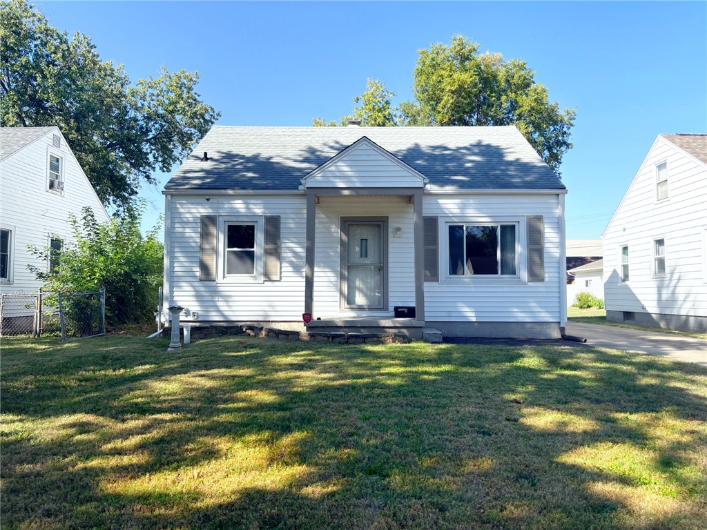 2192 West Waggoner Street Decatur, IL 62526 - Photo 1 of 23