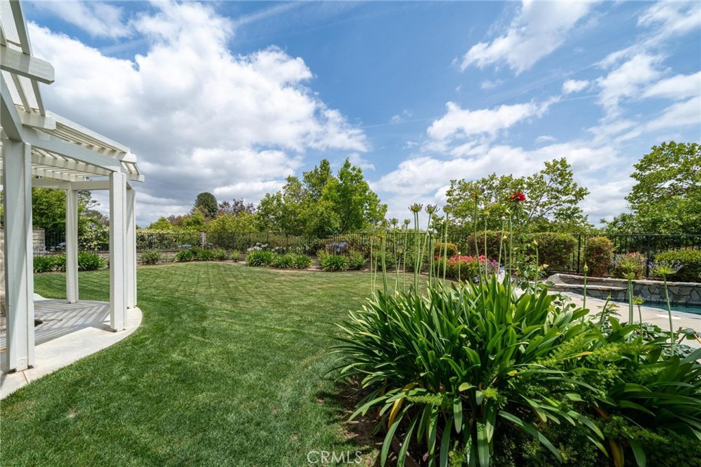 26072 Charing Cross Road Valencia, CA 91355 - Photo 39 of 105