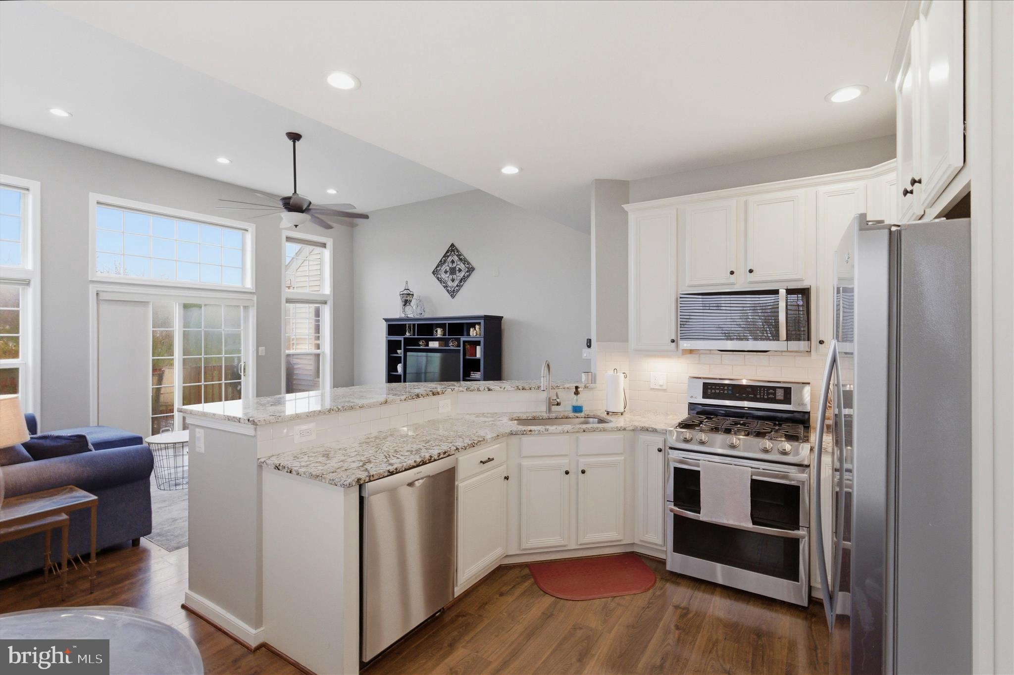 43605 Wembley Lane Chantilly, VA 20152 - Photo 10 of 41 kitchen w/ SS appliances, backsplash & granite