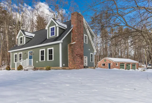 $699,900 | 39 Mast Road, Lee, NH 03861