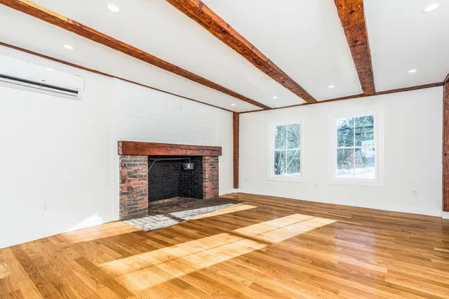 $699,900 | 39 Mast Road, Lee, NH 03861