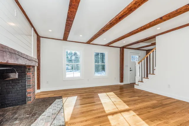 $699,900 | 39 Mast Road, Lee, NH 03861