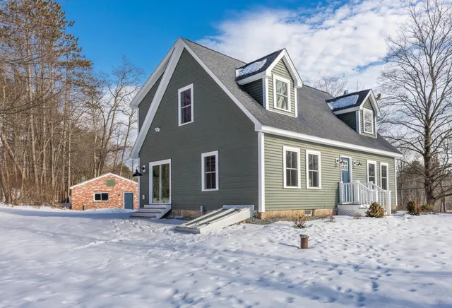 $699,900 | 39 Mast Road, Lee, NH 03861