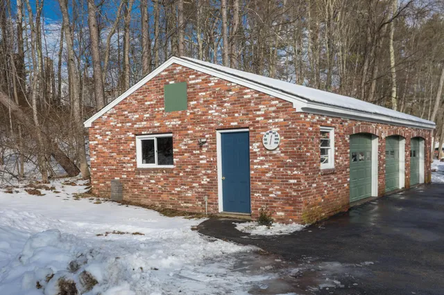 $699,900 | 39 Mast Road, Lee, NH 03861