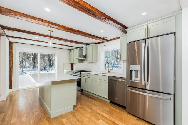 $699,900 | 39 Mast Road, Lee, NH 03861