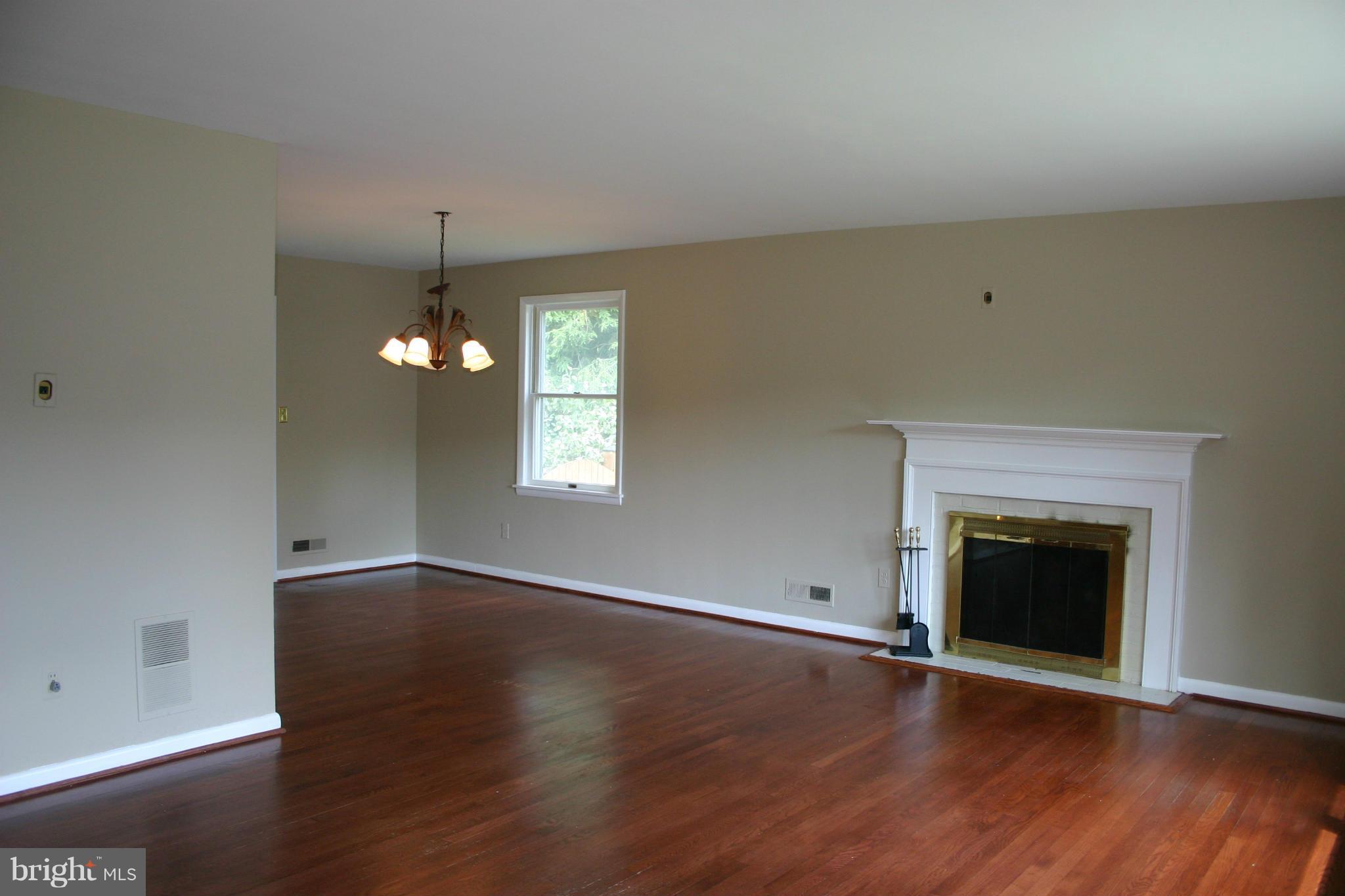 602 Piccadilly Road Baltimore, MD 21204 - Photo 2 of 12 Living Room