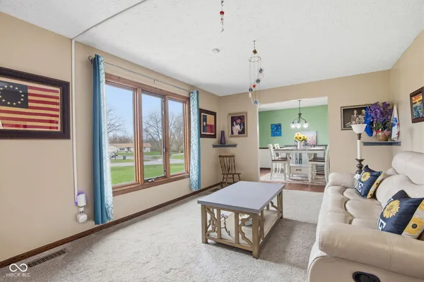 $325,000 | 7110 West Meadows Lane, Greenfield, IN 46140