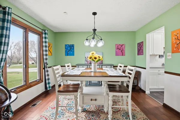 $325,000 | 7110 West Meadows Lane, Greenfield, IN 46140