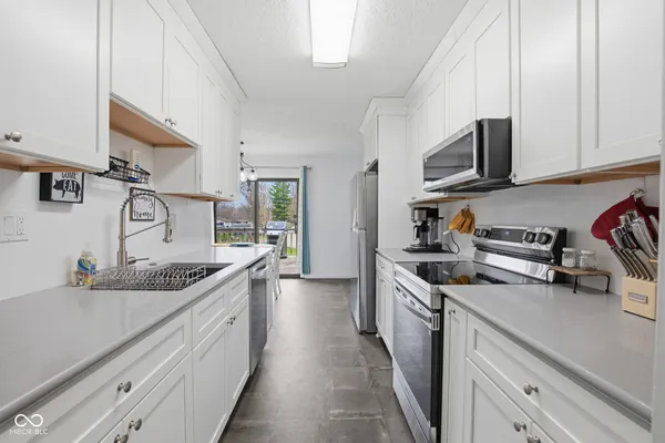 $325,000 | 7110 West Meadows Lane, Greenfield, IN 46140