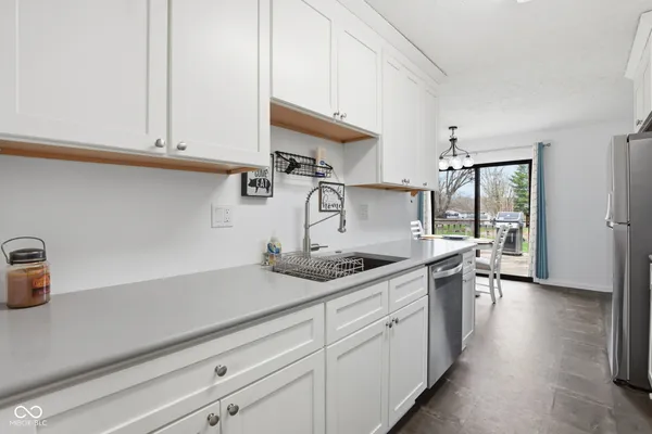 $325,000 | 7110 West Meadows Lane, Greenfield, IN 46140
