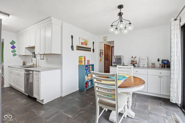 $325,000 | 7110 West Meadows Lane, Greenfield, IN 46140