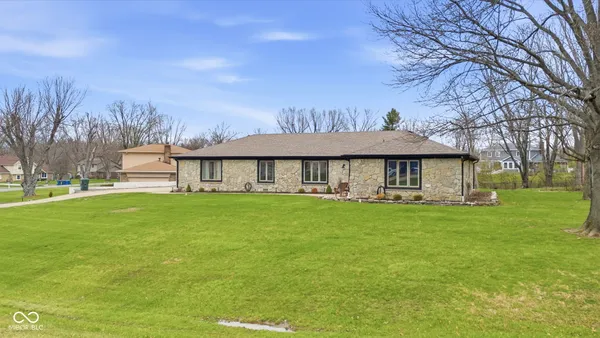 $325,000 | 7110 West Meadows Lane, Greenfield, IN 46140