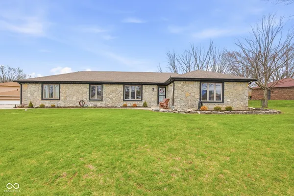 $325,000 | 7110 West Meadows Lane, Greenfield, IN 46140