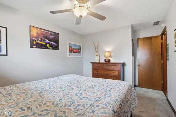 $325,000 | 7110 West Meadows Lane, Greenfield, IN 46140