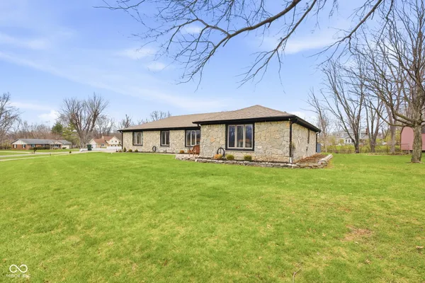 $325,000 | 7110 West Meadows Lane, Greenfield, IN 46140