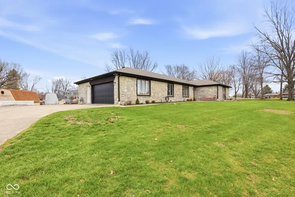 $325,000 | 7110 West Meadows Lane, Greenfield, IN 46140