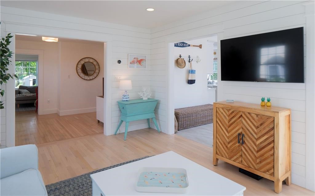122 Ruggles Avenue Newport, RI 02840 - Photo 15 of 50