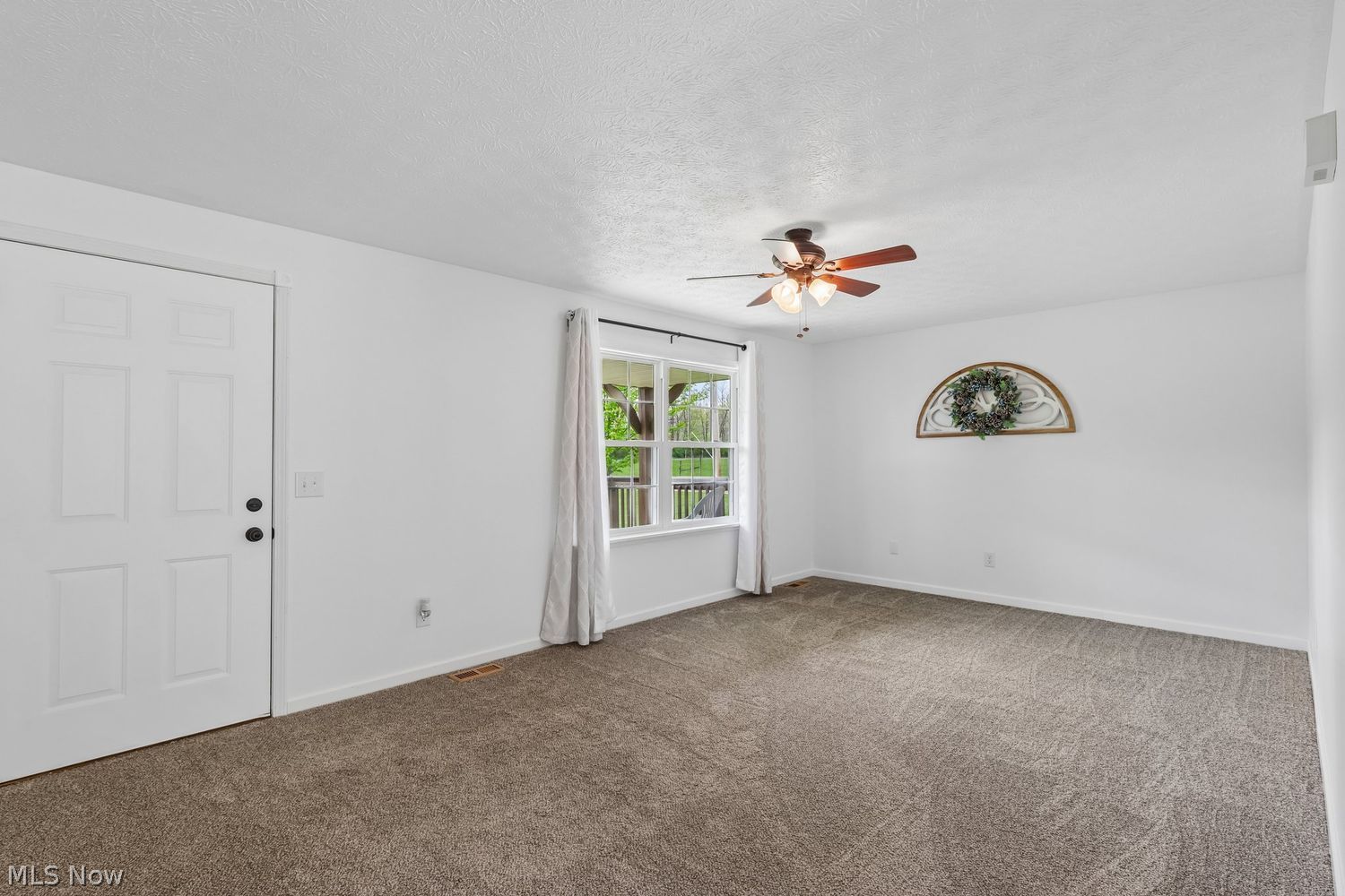 8965 Corbett Road Diamond, OH 44412 - Photo 3 of 48